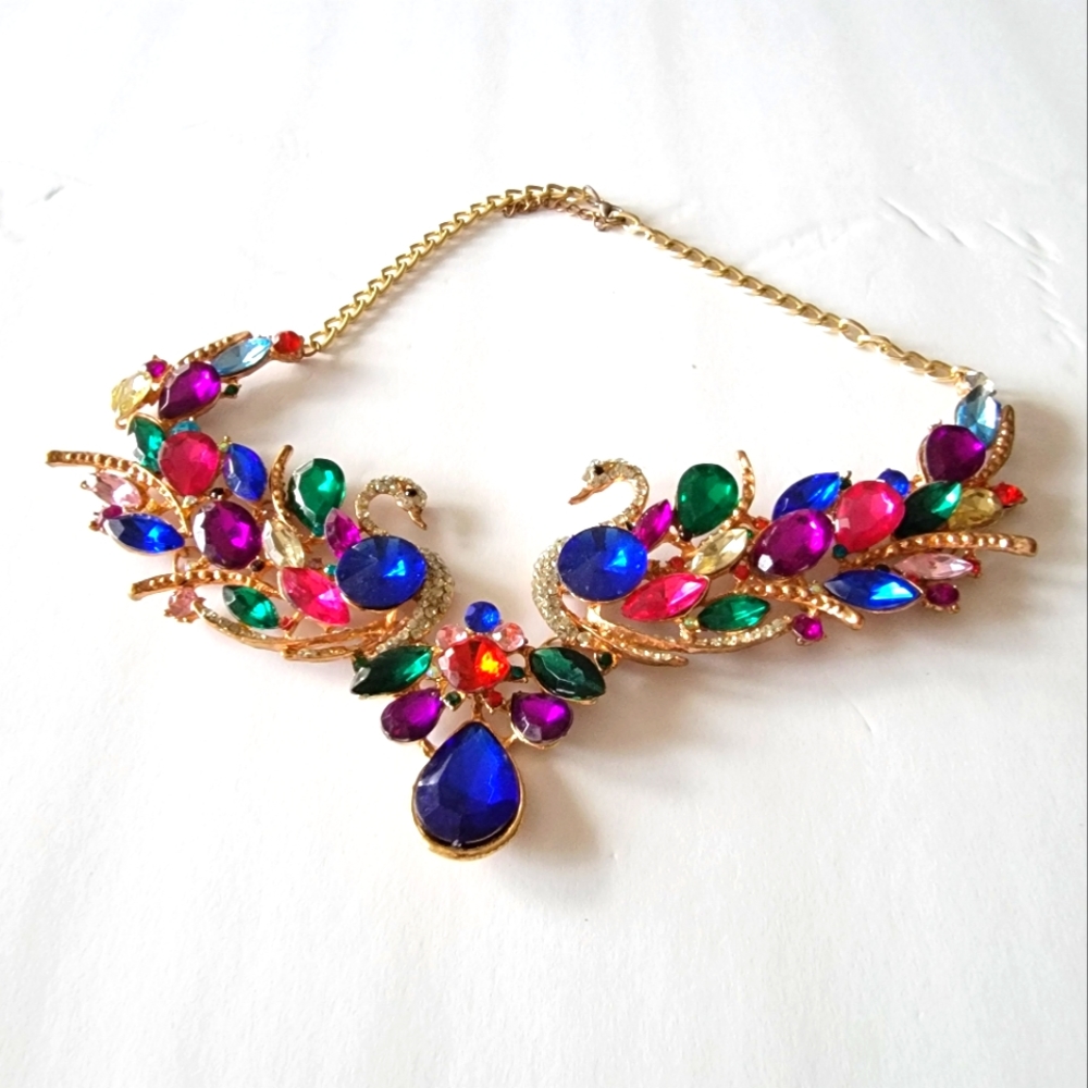 2 Kissing Swans Necklace